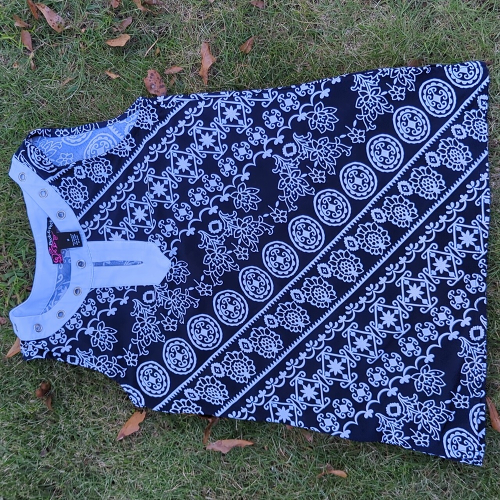 Women's medium peck and peck navy blue top
